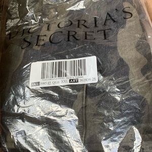 NWT..Victoria secret size xxl camo hoodie